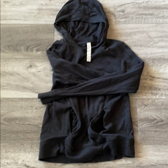 Lululemon Size 2 Black Hoodie with front pockets - Picture 3 of 5